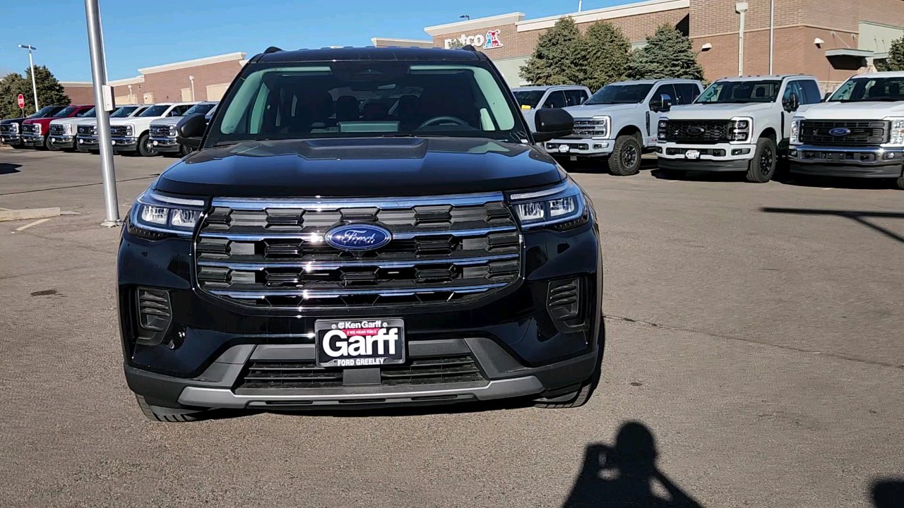 2025 Ford Explorer photo 2