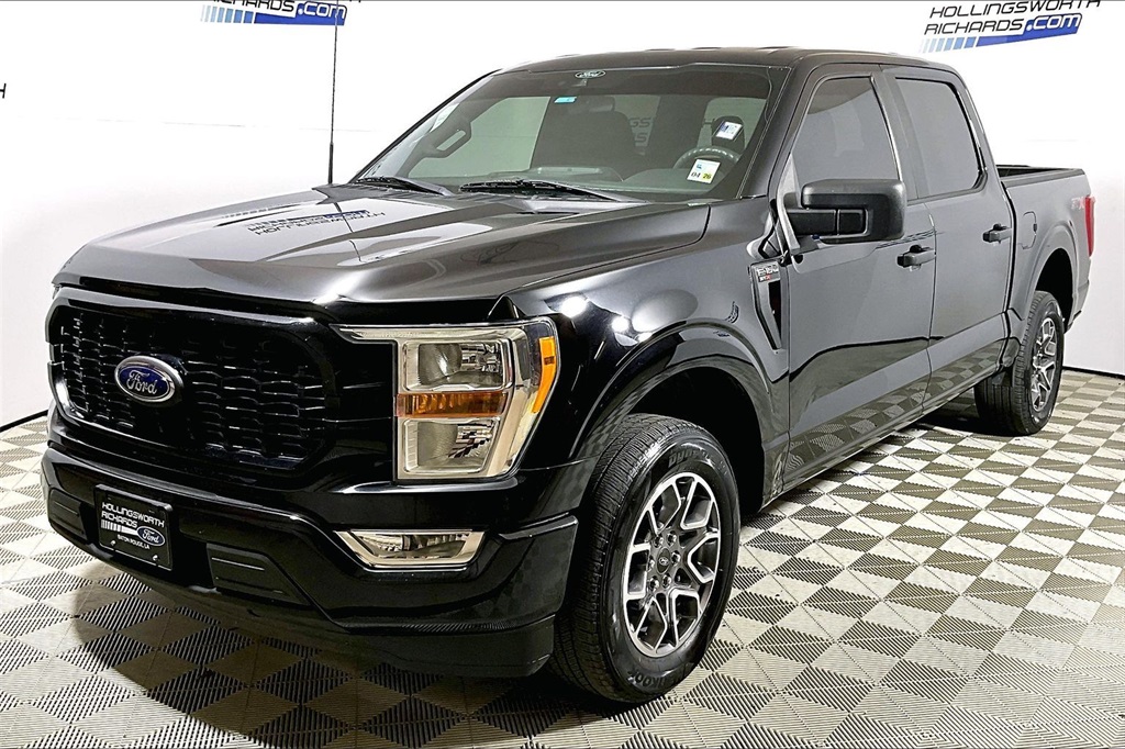 2021 Ford F-150 XL's photo