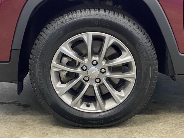 2021 Jeep Cherokee Latitude Lux photo 28