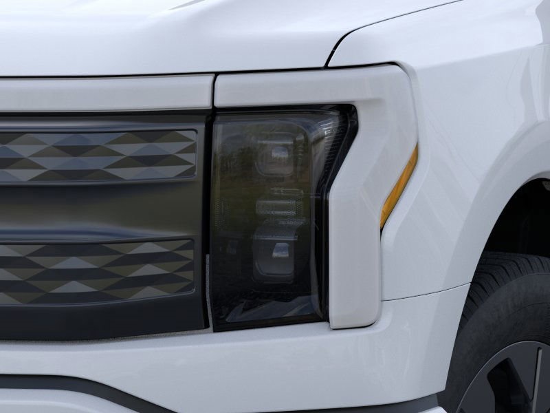 2025 Ford F-150 Lightning Lariat photo 18