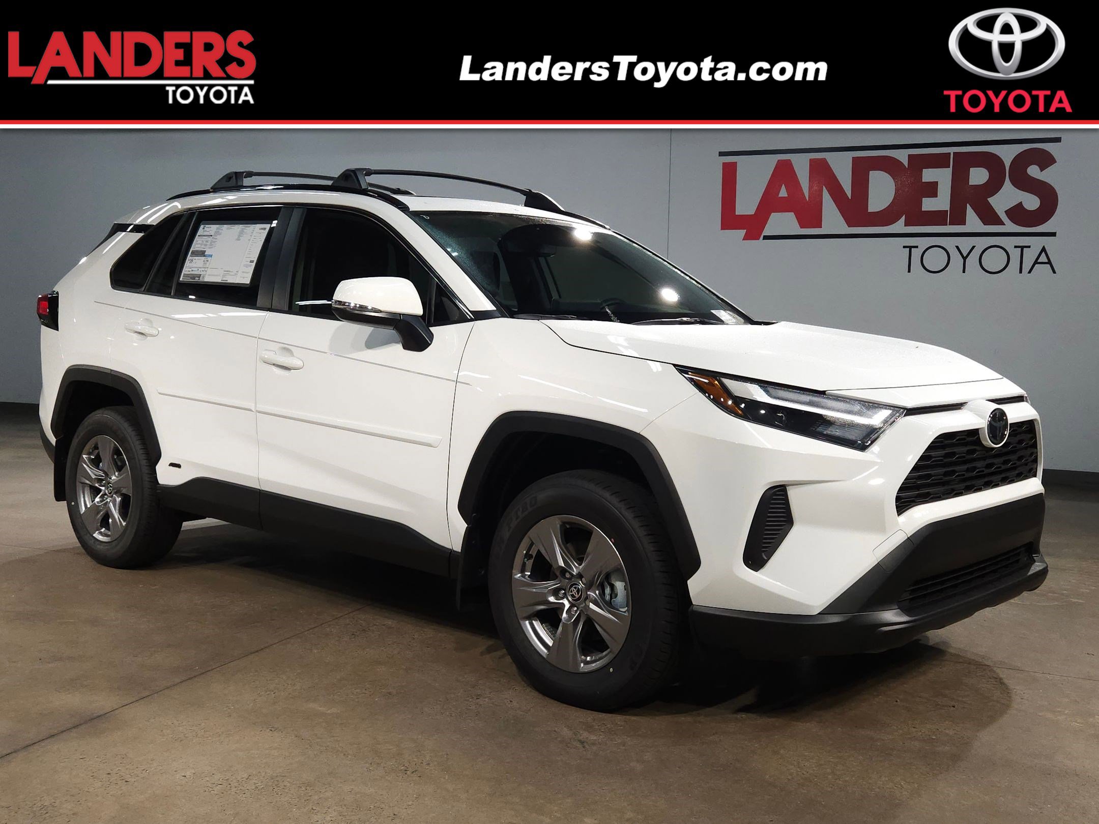 2025 Toyota RAV4 XLE's photo