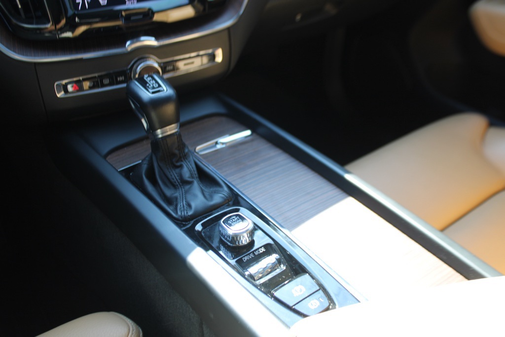 2020 Volvo XC60 T5 Inscription photo 21