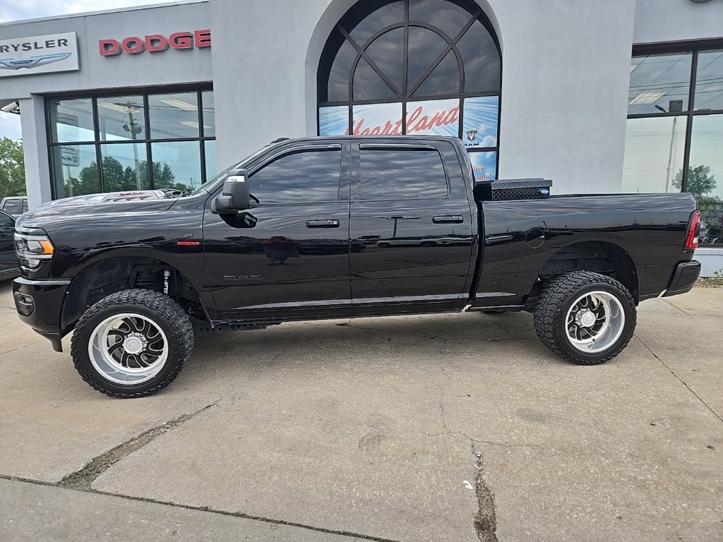 2023 Ram 3500 Laramie photo 4