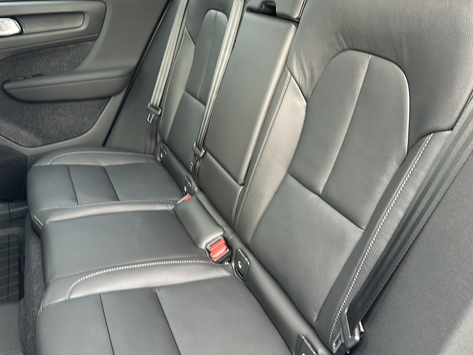 2025 Volvo XC40 AWD Plus photo 10