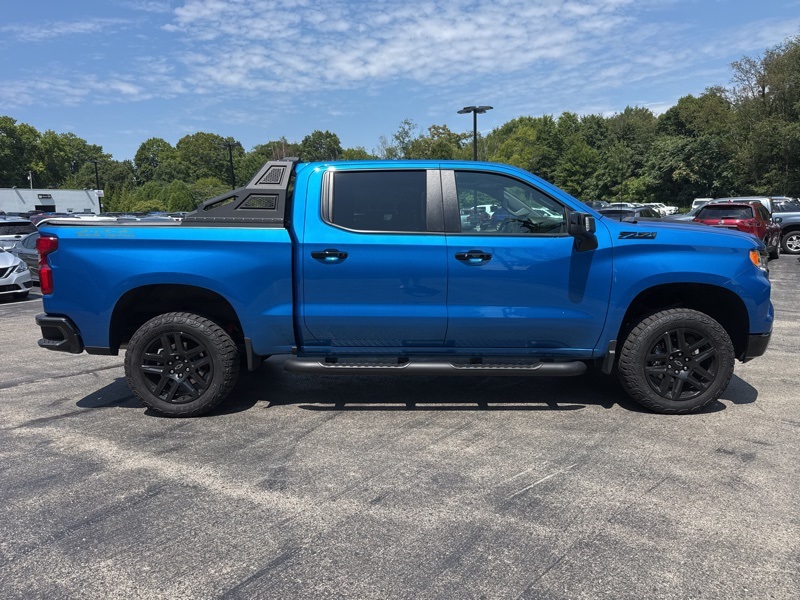 2024 Chevrolet Silverado 1500 LT Trail Boss photo 2