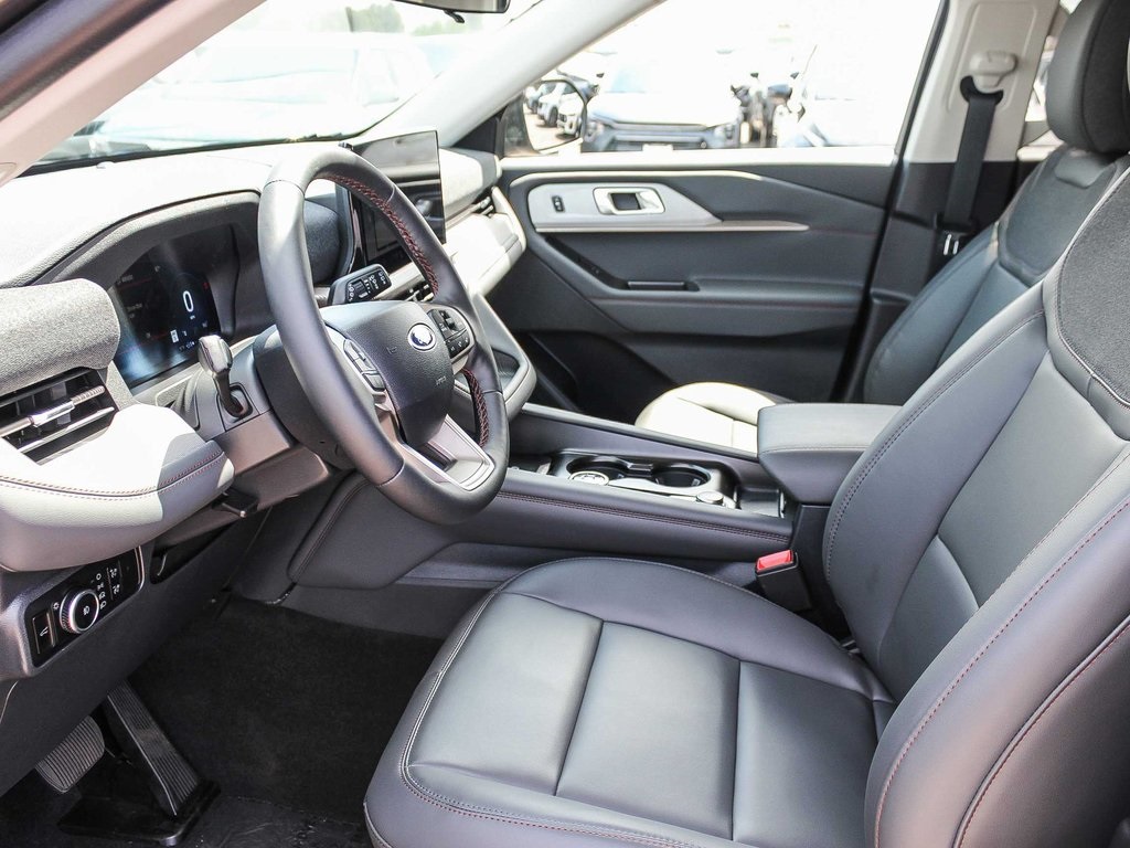 2025 Ford Explorer photo 19