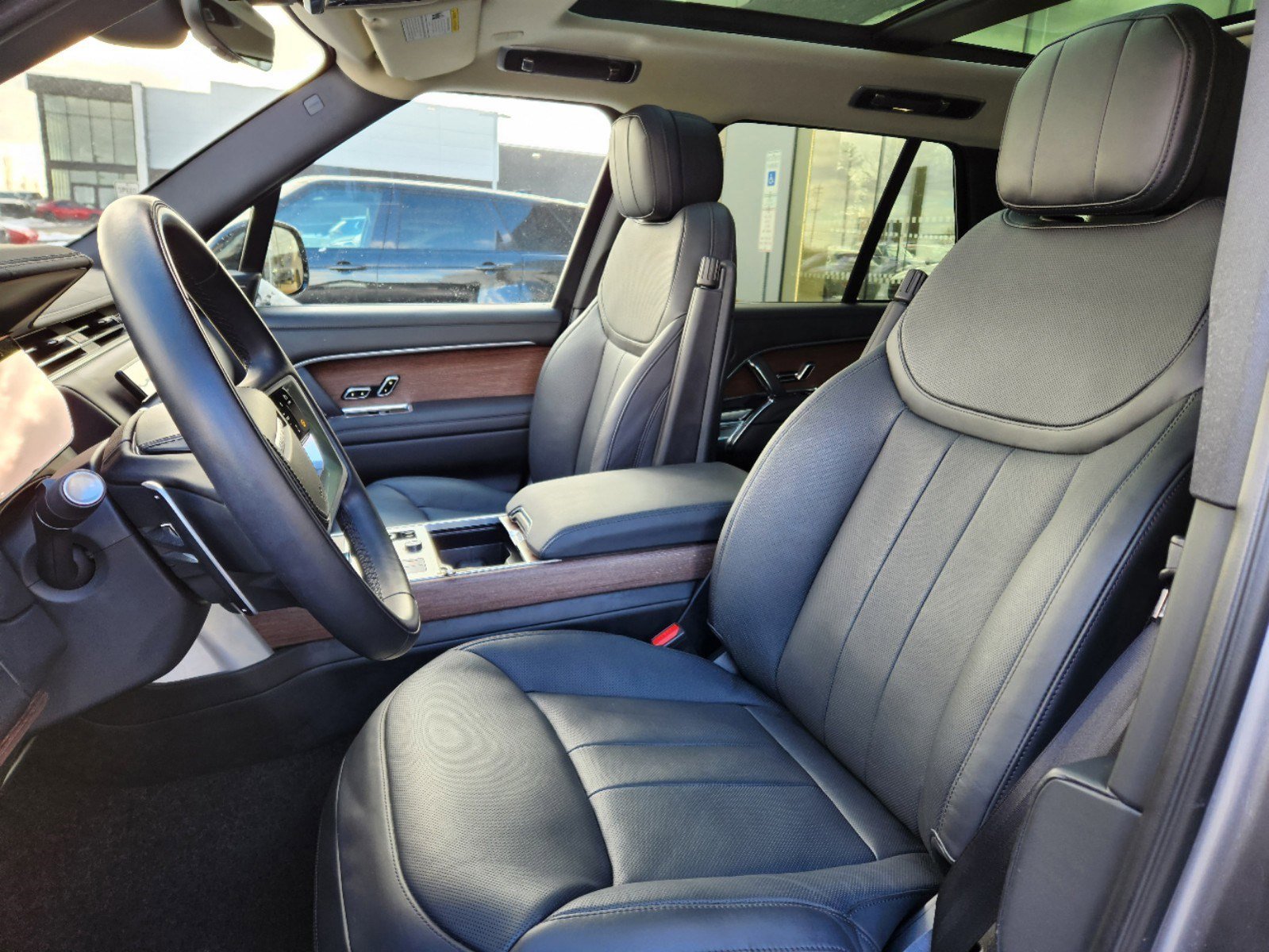 2023 Land Rover Range Rover SE photo 4