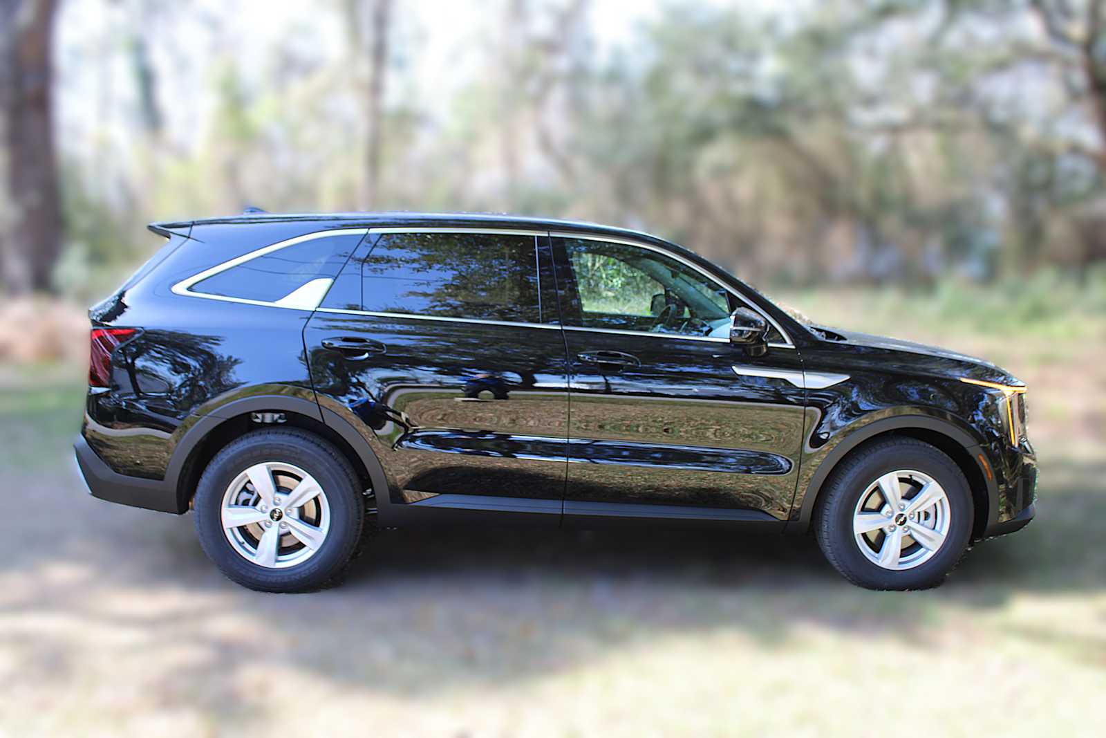 2025 Kia Sorento LX photo 2