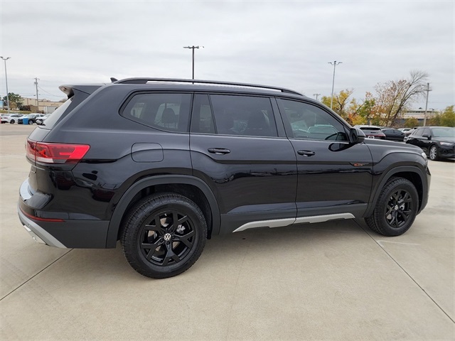 2025 Volkswagen Atlas Peak Edition SE Technology photo 2