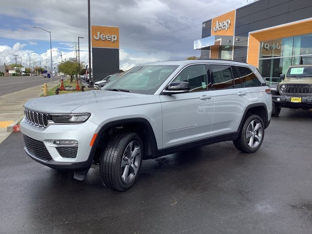 2025 Jeep Grand Cherokee Limited photo 2