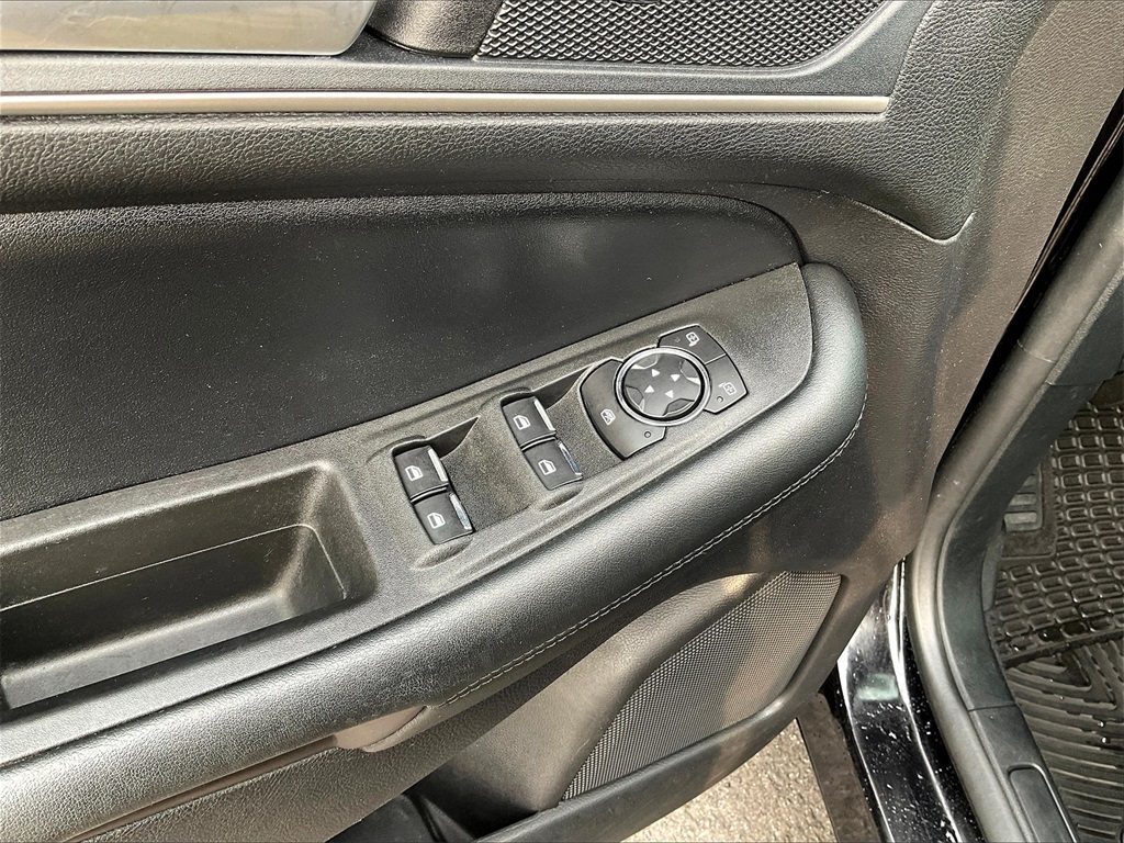 2021 Ford Edge SEL photo 28