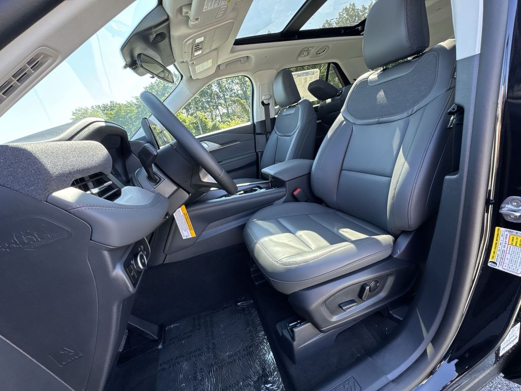 2025 Ford Explorer photo 12