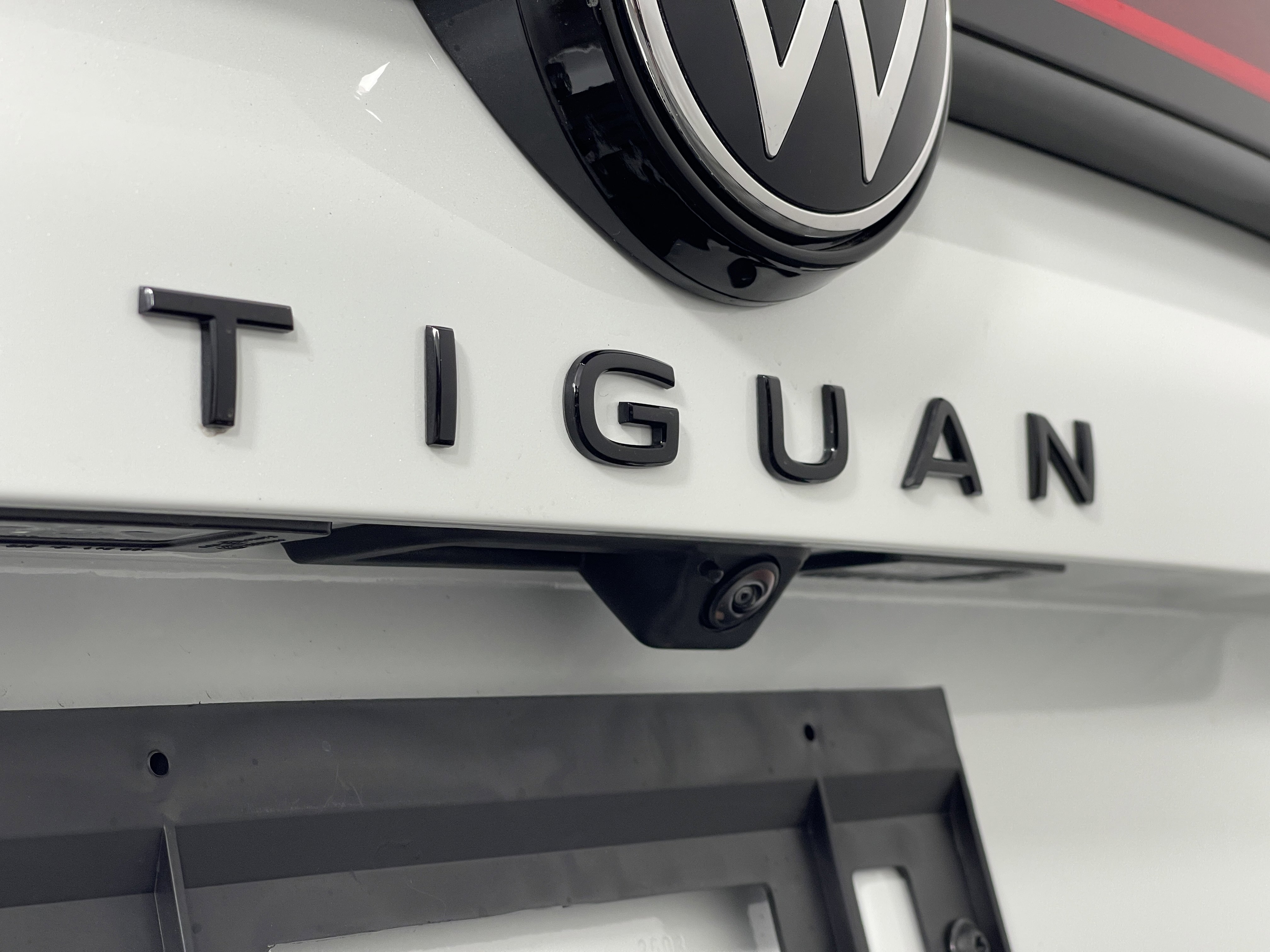 2025 Volkswagen Tiguan SE R-Line Black photo 3