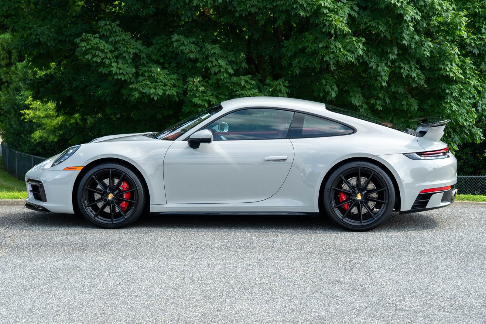 2022 Porsche 911 S photo 2