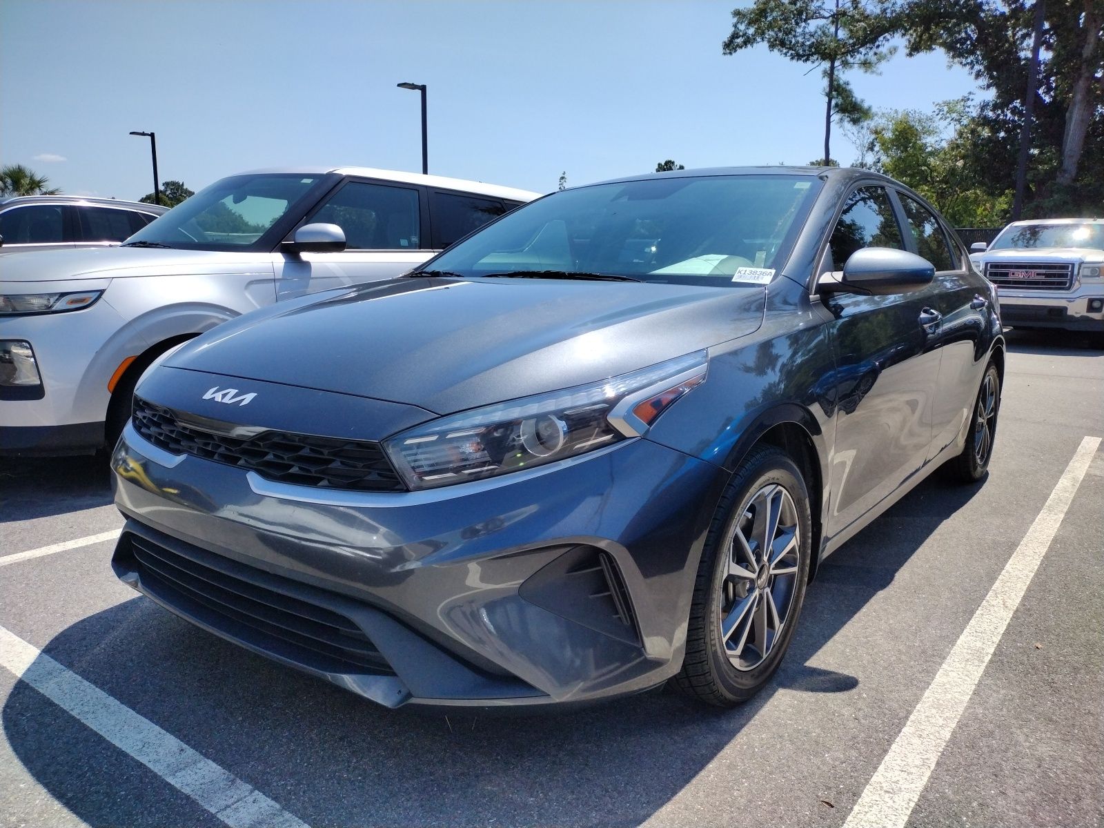 2022 Kia Forte LXS photo 2