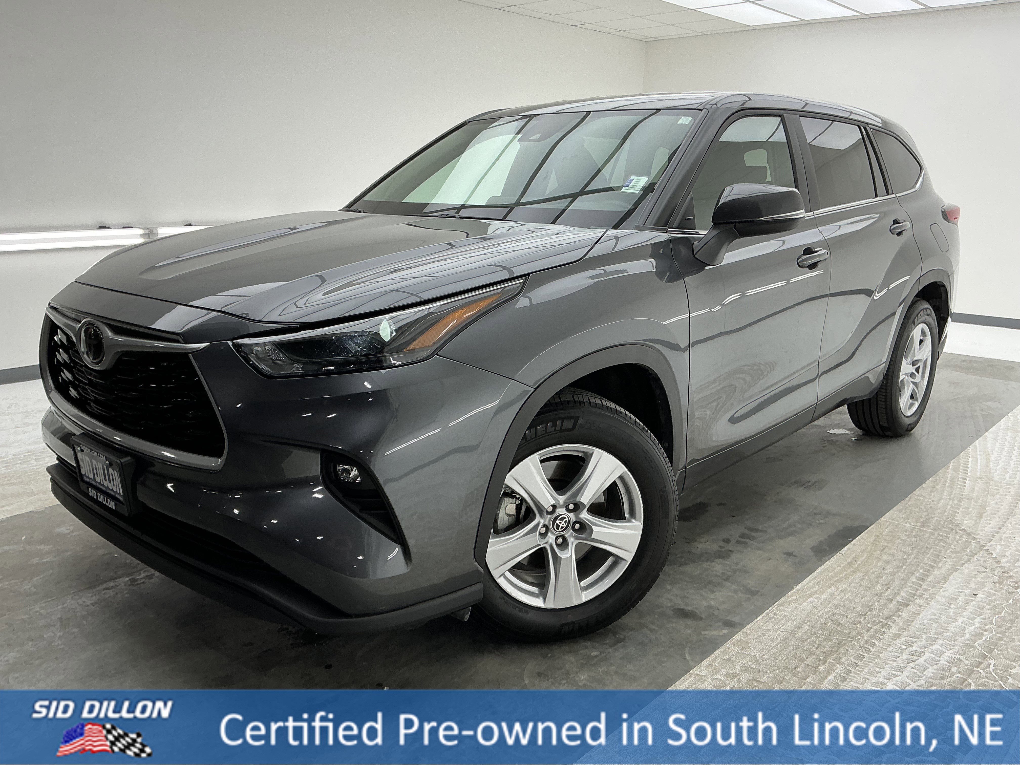 2023 Toyota Highlander LE's photo