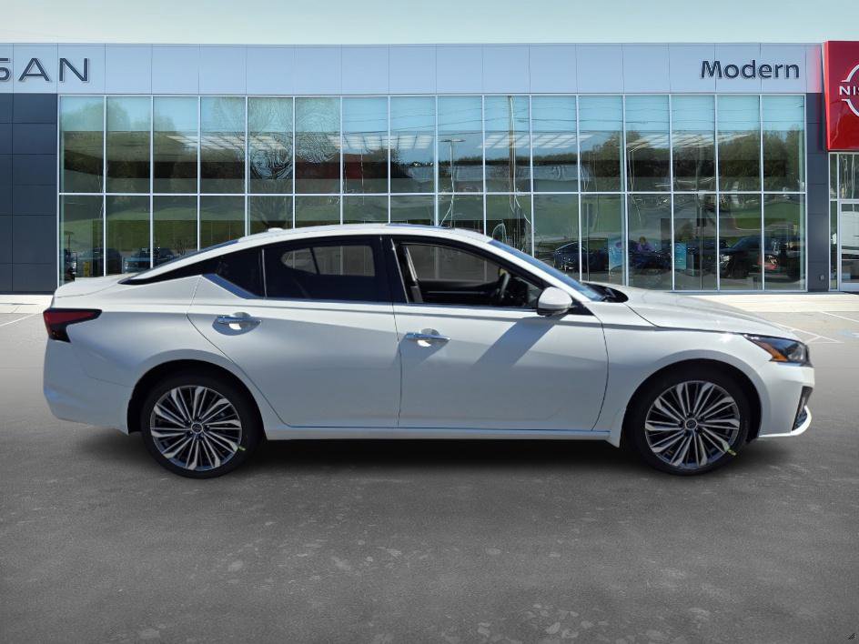 2025 Nissan Altima SL photo 4