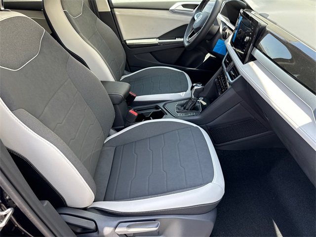 2025 Volkswagen Taos SE photo 13