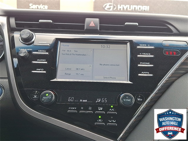 2018 Toyota Camry Hybrid XLE photo 15