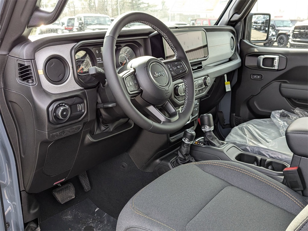 2025 Jeep Wrangler photo 12