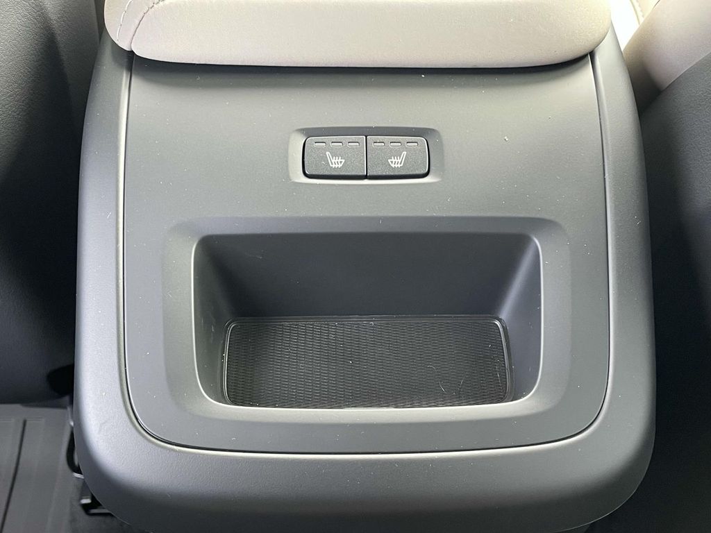 2026 Volvo XC60 B5 Core photo 2