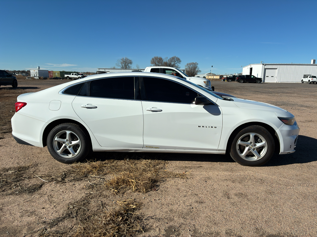 2018 Chevrolet Malibu LS photo 4