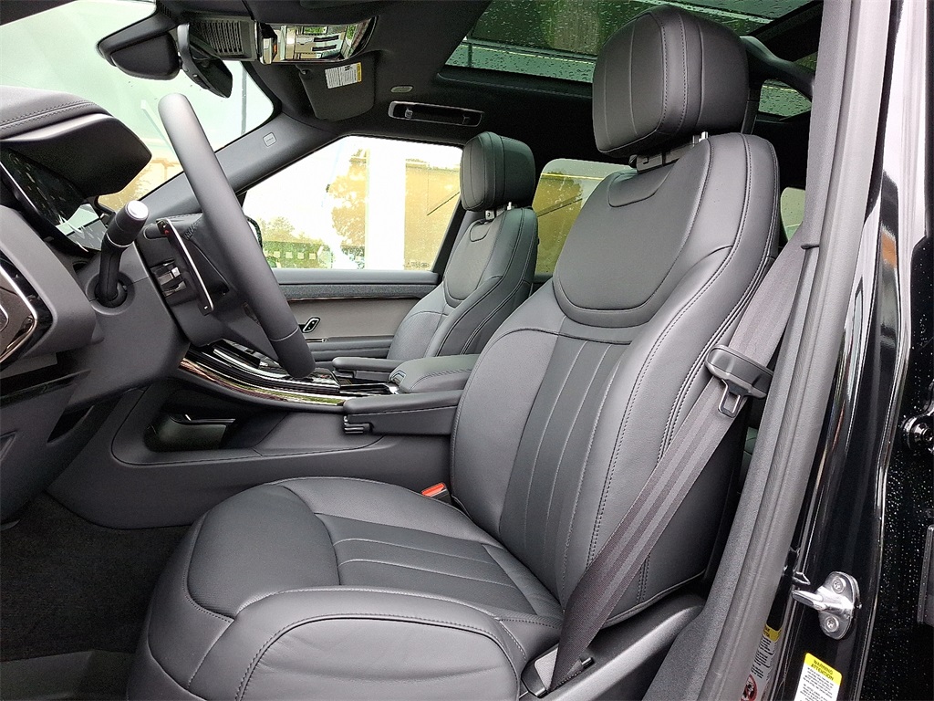 2025 Land Rover Range Rover Sport SE photo 8