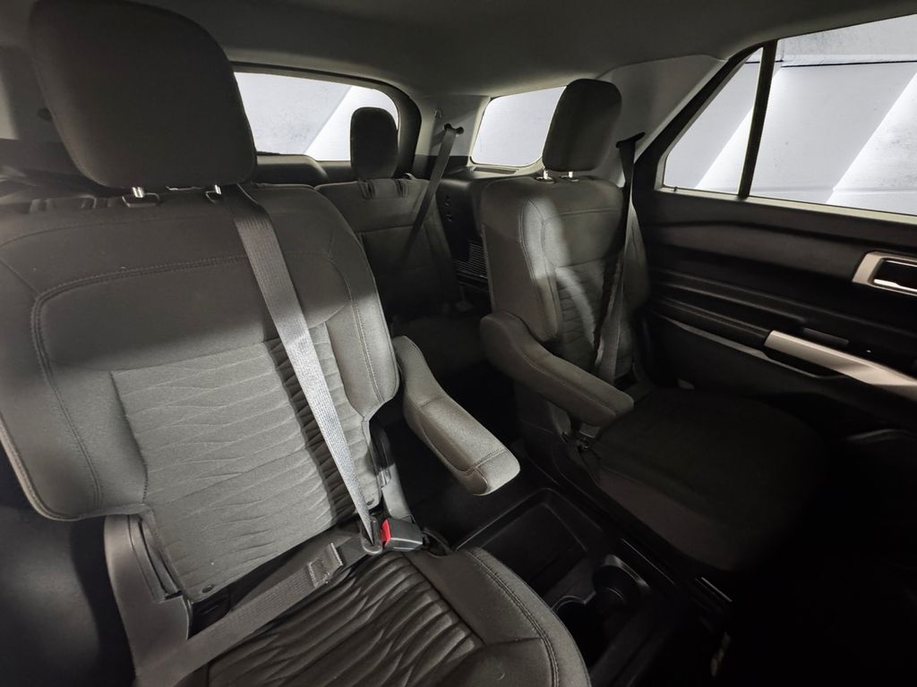 2021 Ford Explorer XLT photo 16