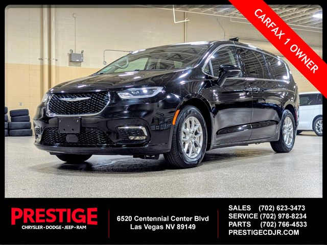 2024 Chrysler Pacifica Touring L's photo