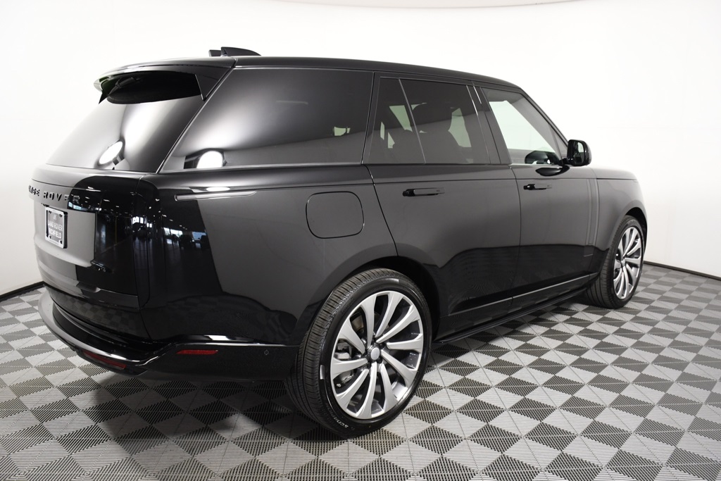 2025 Land Rover Range Rover SE photo 7