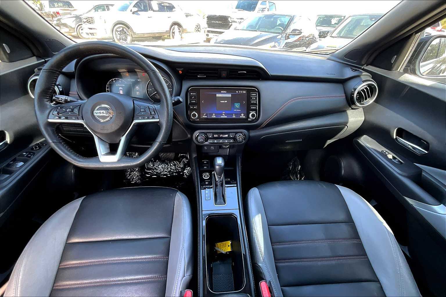 2021 Nissan Kicks SR photo 9
