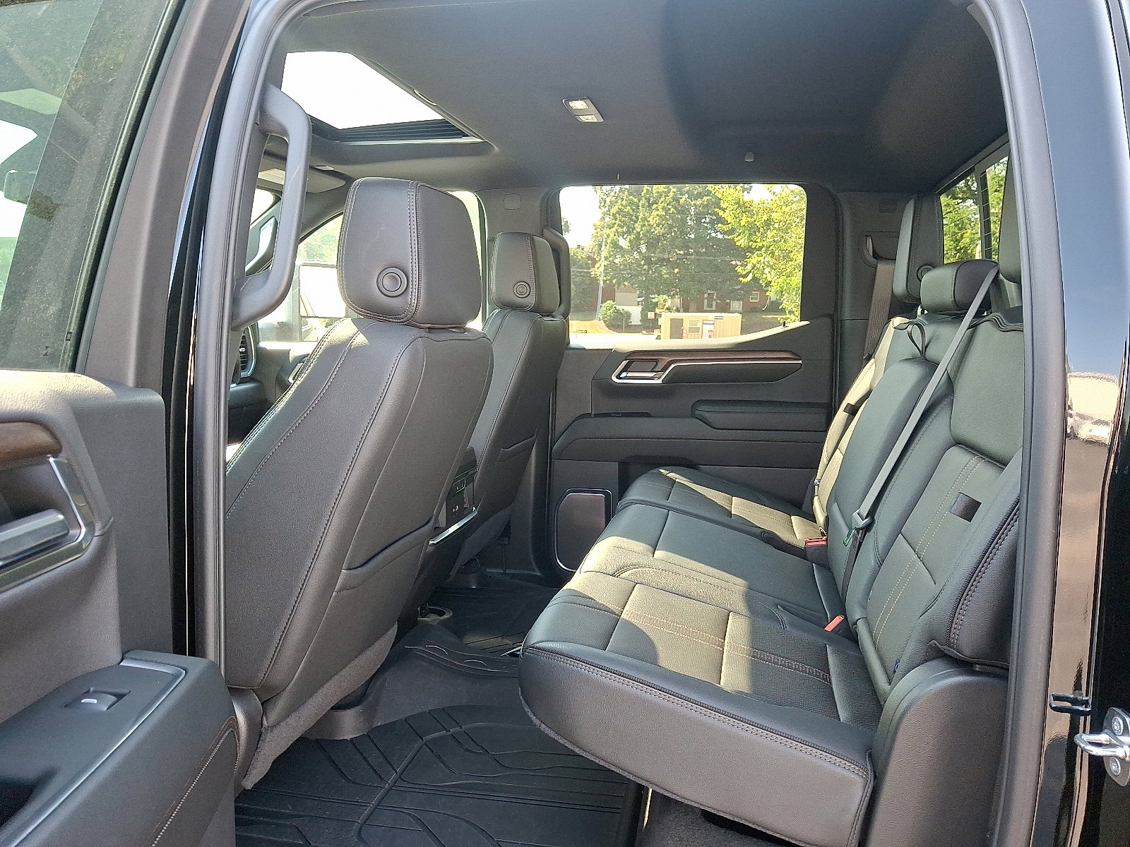 2024 Chevrolet Silverado 1500 High Country photo 10