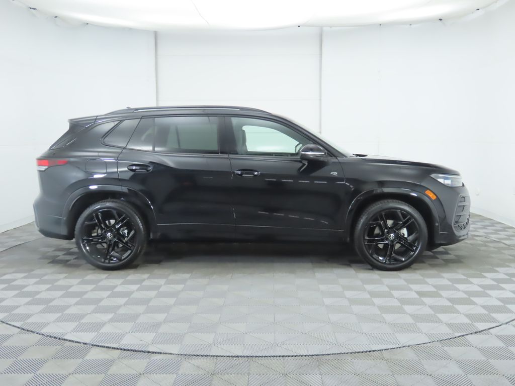 2025 Volkswagen Tiguan SE R-Line Black photo 4