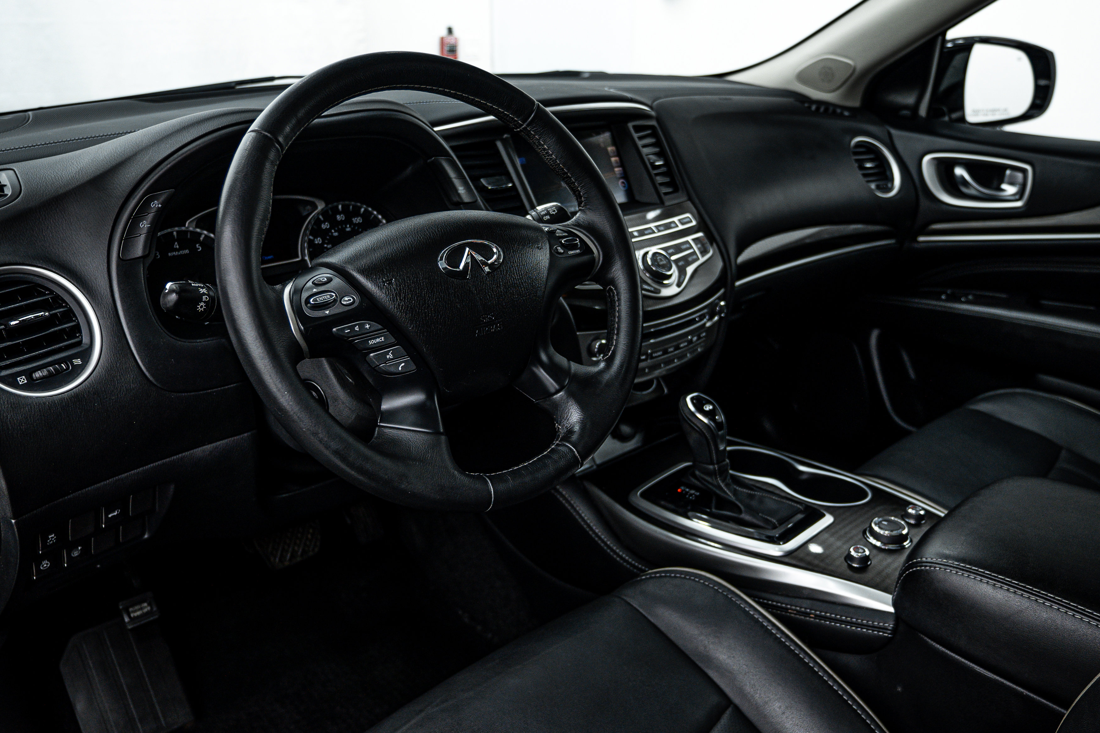 Used 2019 Black Obsidian INFINITI LUXE image 1