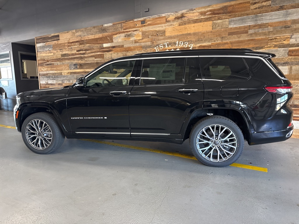 2025 Jeep Grand Cherokee L Summit Reserve photo 4