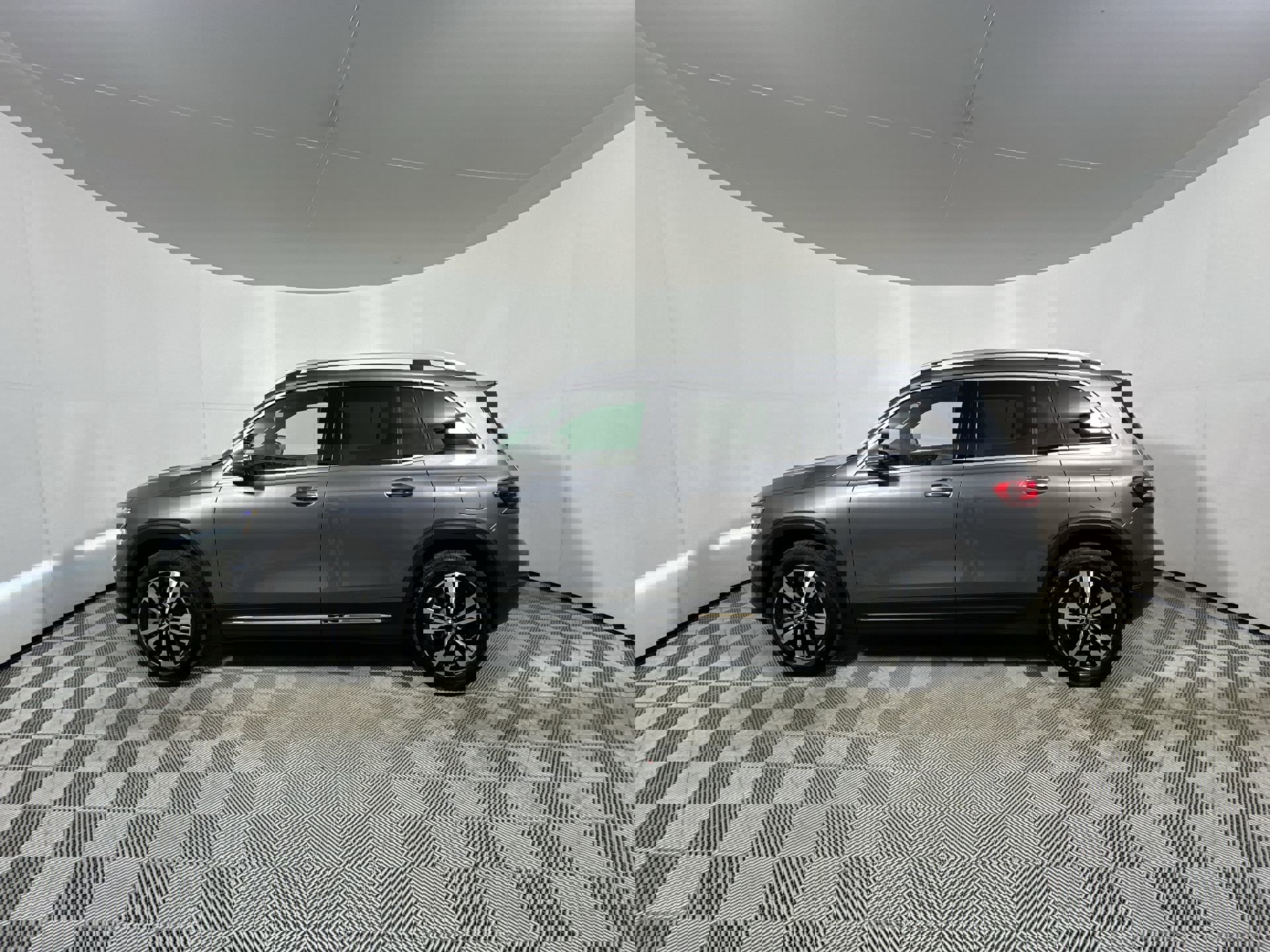 2025 Mercedes Benz GLB 250 4MATIC photo 5