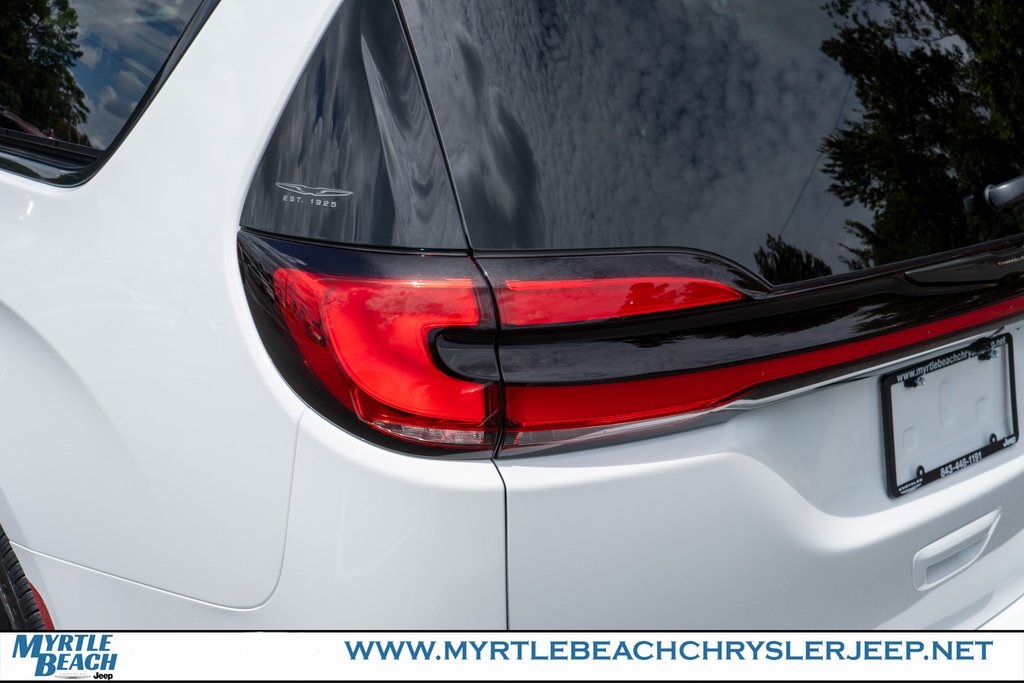 2026 Chrysler Pacifica photo 10