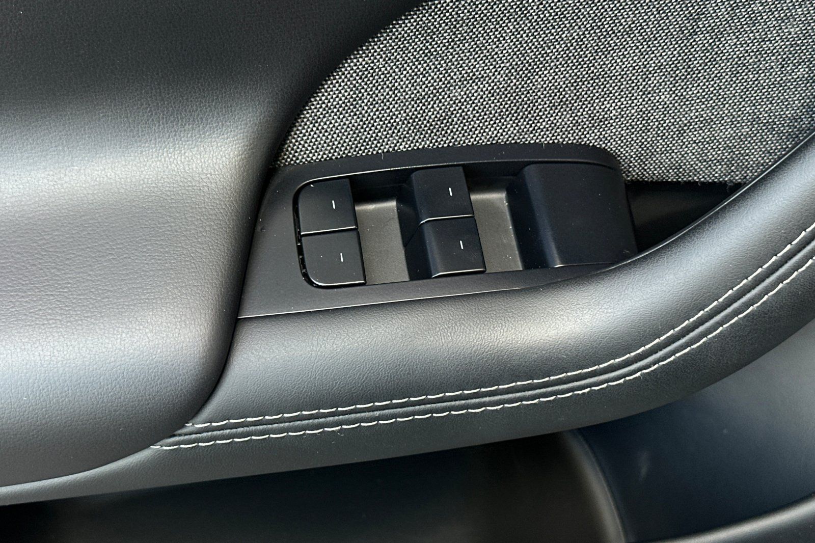 2024 Tesla Model S Plaid photo 18