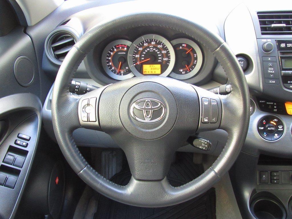 2011 Toyota RAV4 LE photo 23