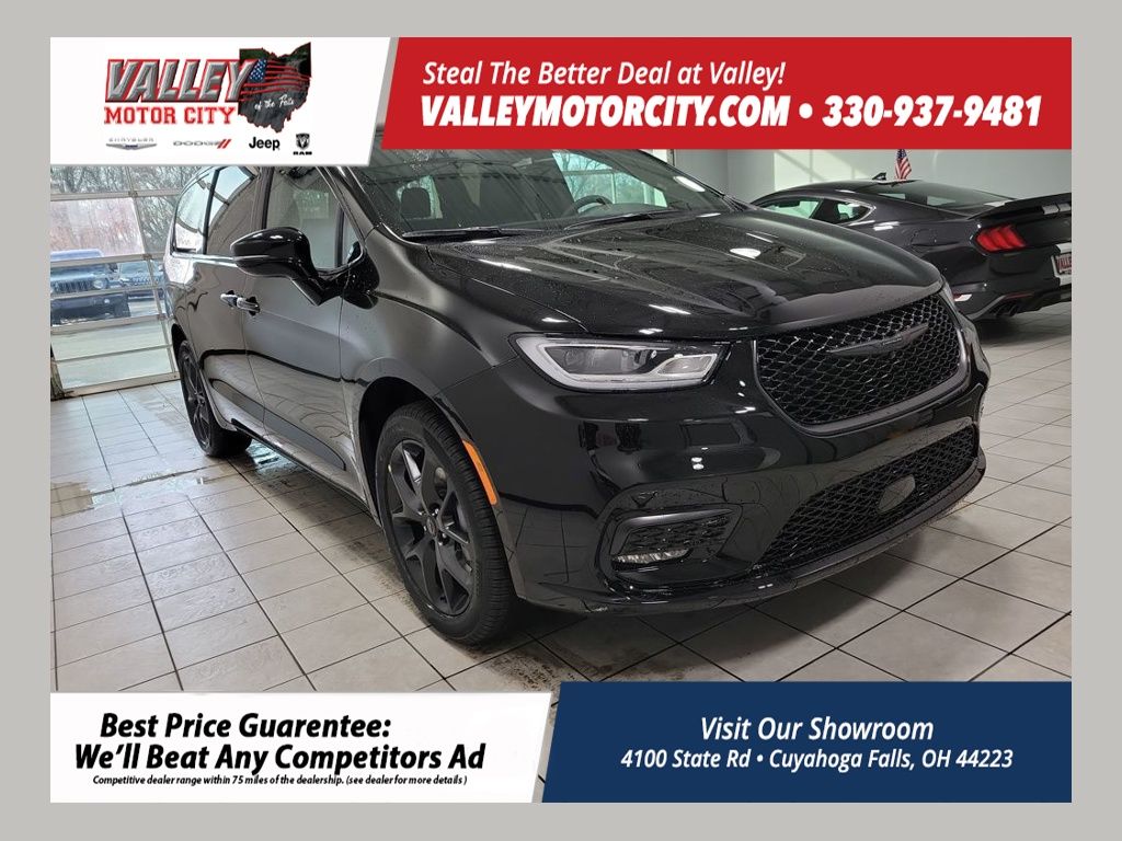 2026 Chrysler Pacifica Select's photo