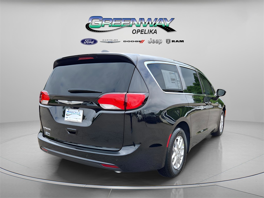 2026 Chrysler Voyager LX photo 7