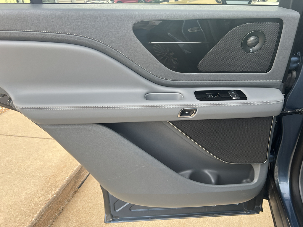 2020 Lincoln Aviator Reserve photo 29