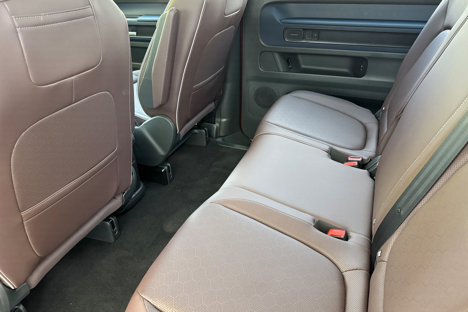 2025 Volkswagen ID. Buzz Pro Plus photo 12