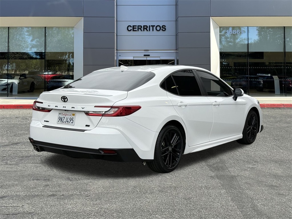 2025 Toyota Camry SE photo 5
