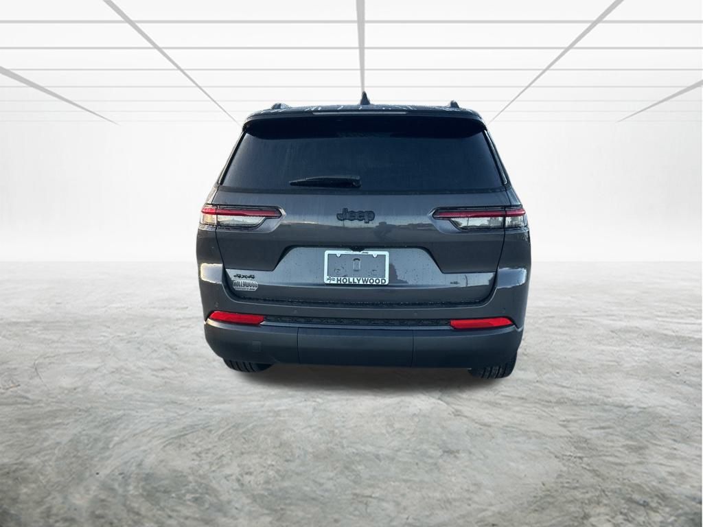 2025 Jeep Grand Cherokee Limited photo 3