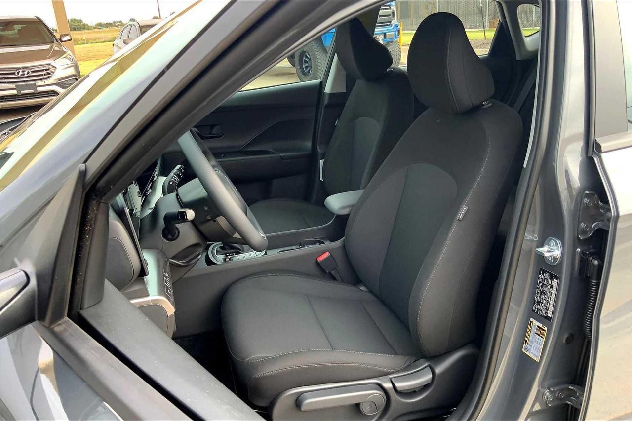 2026 Hyundai Kona SE photo 4