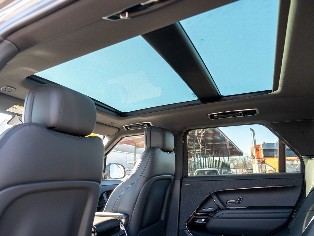 2025 Land Rover Range Rover Sport SE photo 20