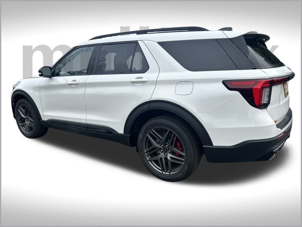 2025 Ford Explorer ST photo 4