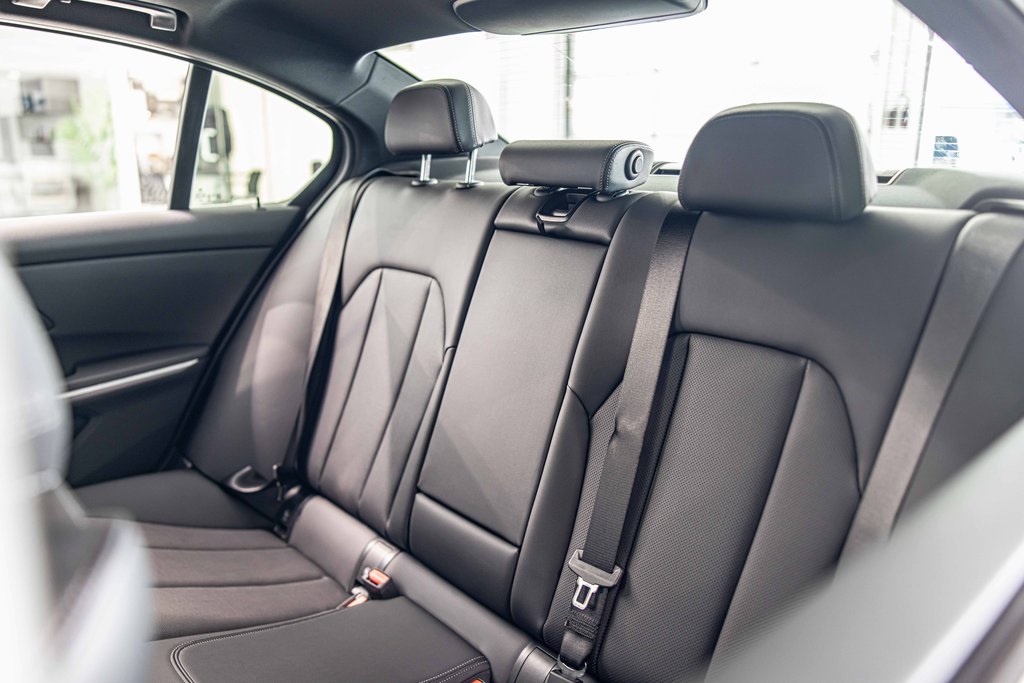 2024 BMW 330I - Image 33