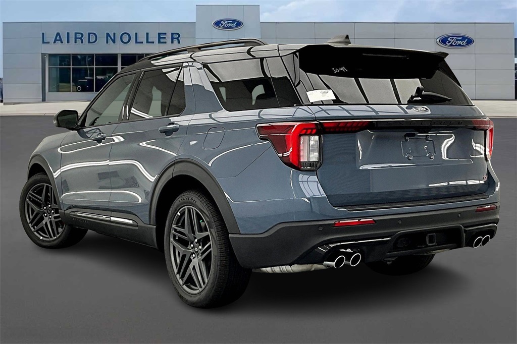 2025 Ford Explorer ST photo 3